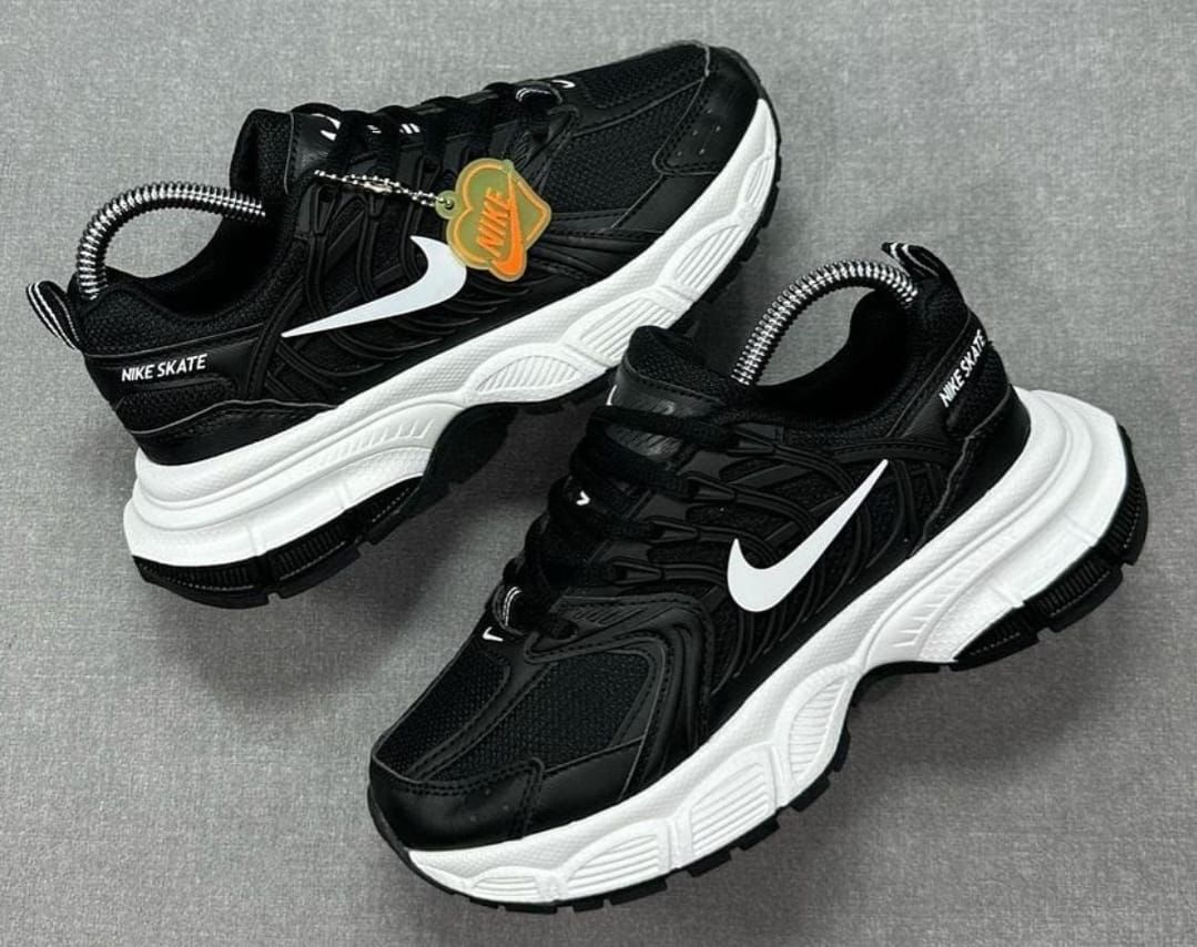 NIKE SKATE NEGRA
