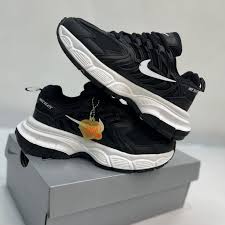 NIKE SKATE NEGRA
