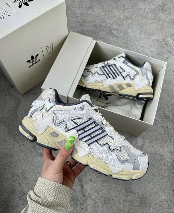 ADIDAS BAD BUNNY RESPONSE